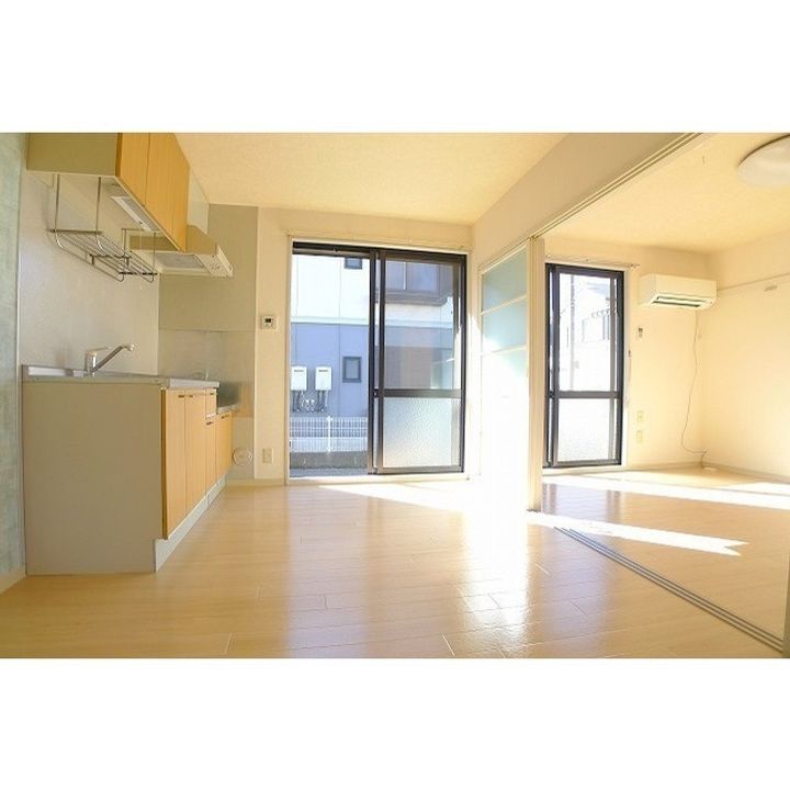 ガーデンパレスオークラの居間