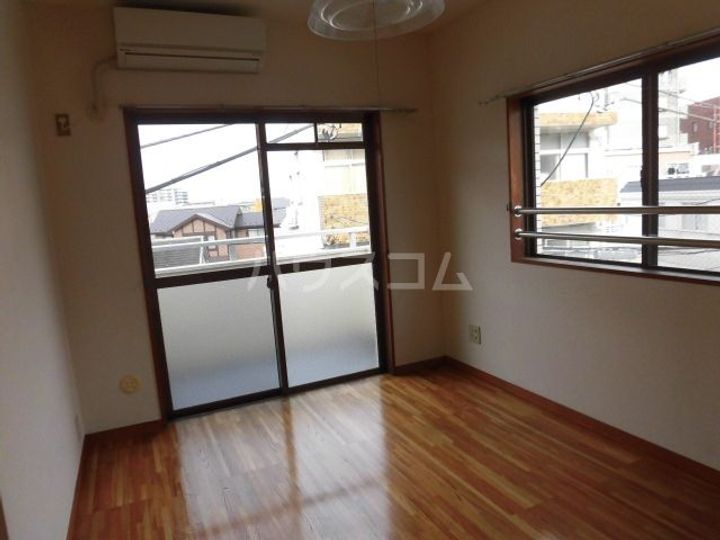 ハイツインディゴの居間