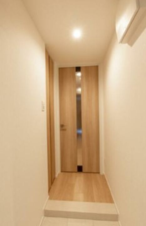 神奈川県横浜市神奈川区上反町1(マンション)の賃貸物件の玄関