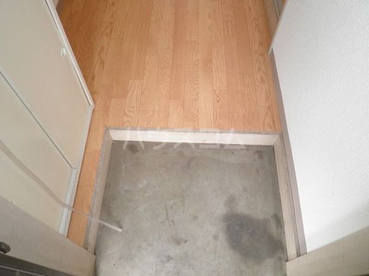 シャトル狭山台の玄関