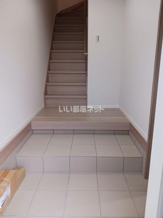 (仮)ガレージロタス砥堀の玄関