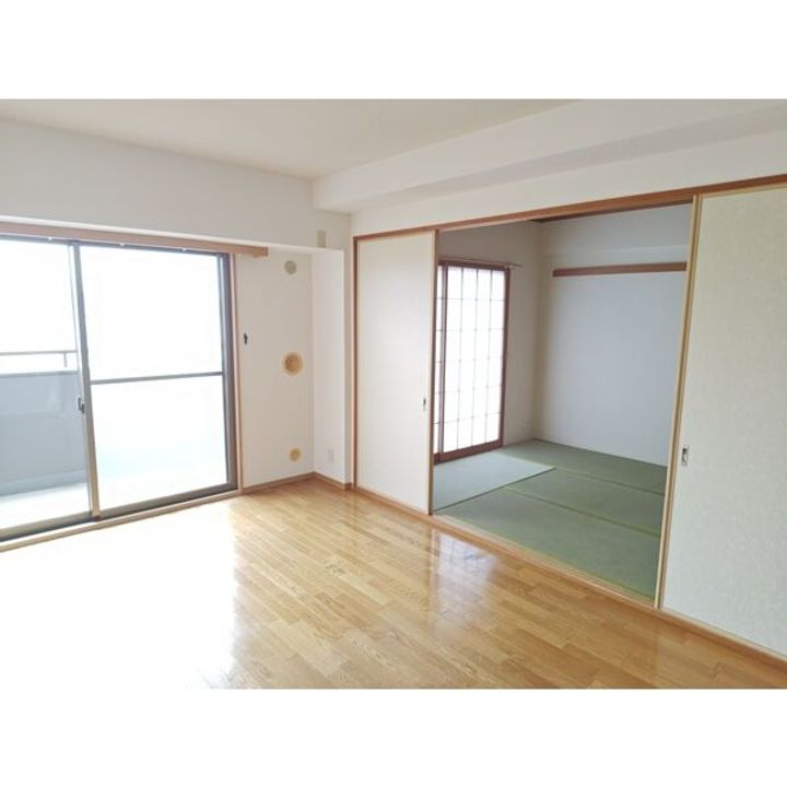 ファミールグラン上杉二丁目の居間