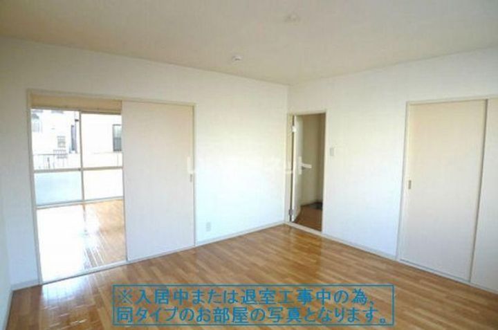 フローラル 佐知川 Cの居間