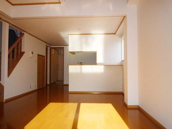 大阪府池田市緑丘1(一戸建)の賃貸物件の居間