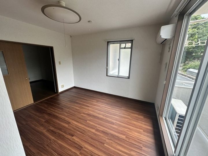 サンヒルズ江良Bの居間