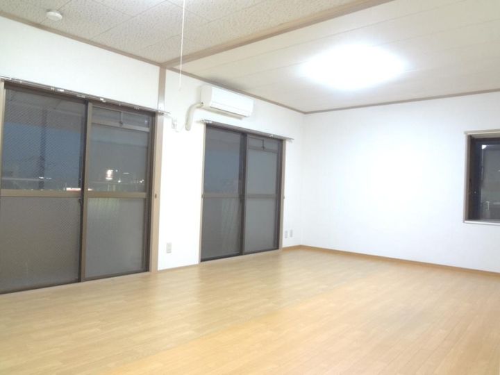 徳島県徳島市万代町5(マンション)の賃貸物件の居間