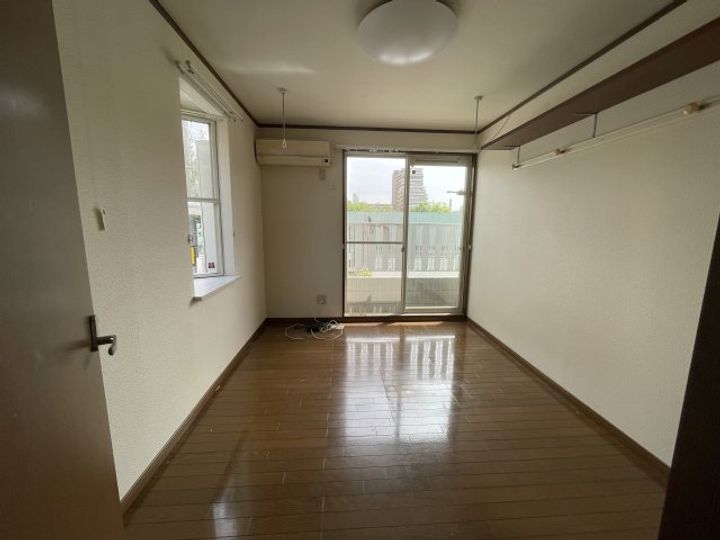 ハピネス甲子園の居間