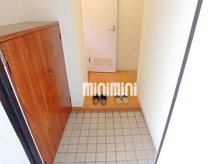 鉄村マンション S棟の玄関