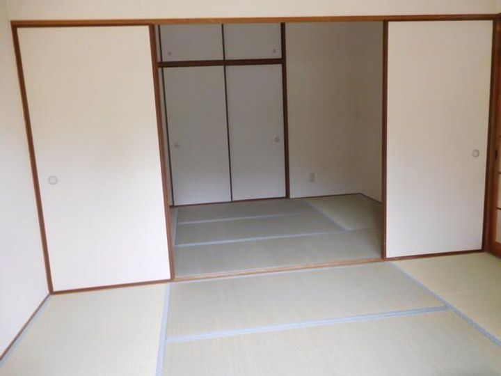 シャトレ東新町の居間