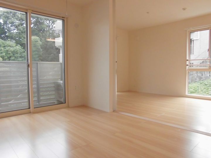 コンフォートレジデンス上大岡IX A棟の居間