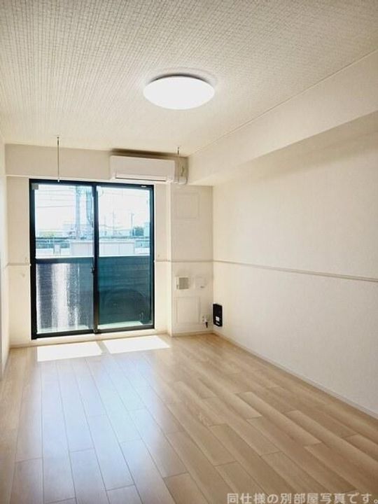 メゾン ミモザVの居間