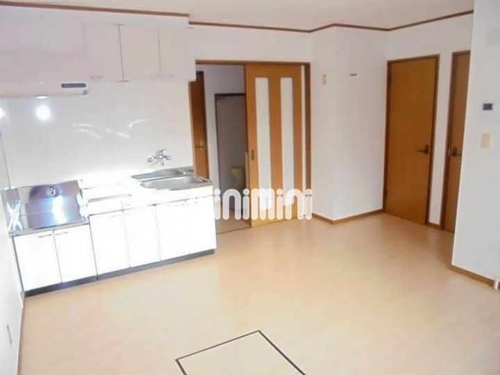 ヒルズガーデン Bの居間