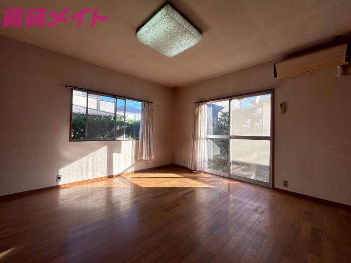 三重県四日市市あかつき台1(一戸建)の賃貸物件の居間