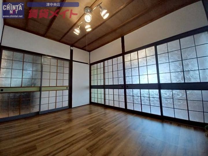 三重県津市八幡町津(一戸建)の賃貸物件の居間