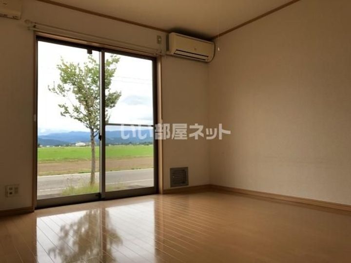 メリープラッツ平成町IV棟の居間