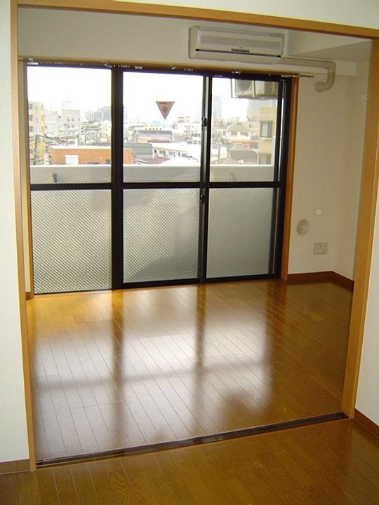 アミーゴ仲六郷の居間