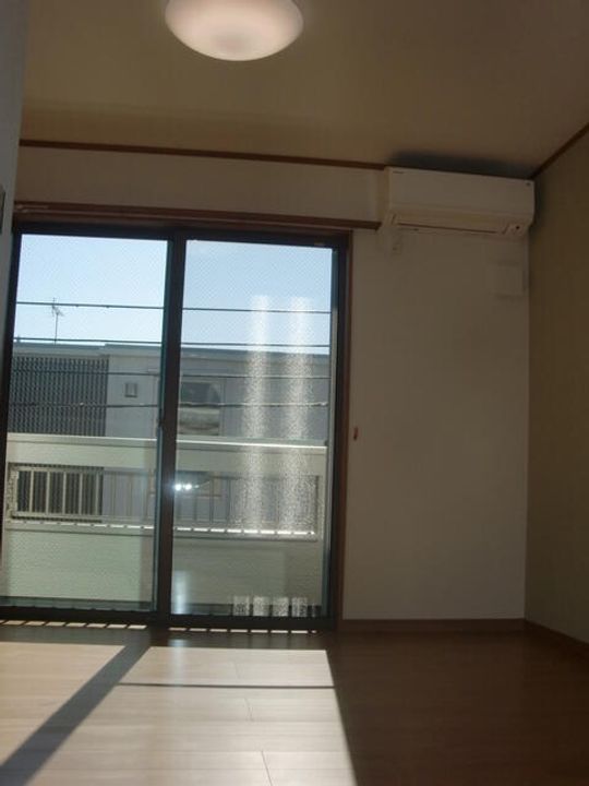 デルタ六町の居間