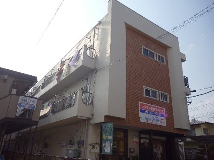 東川口ハイツの外観
