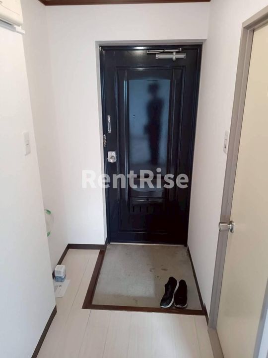 ハイツ森鷹2番館の玄関