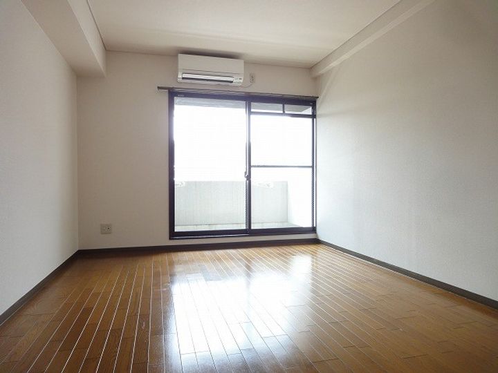 スクリーン3233の居間