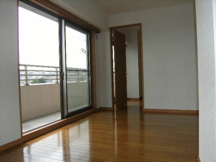 カルトセゾン鶴ヶ谷東の居間