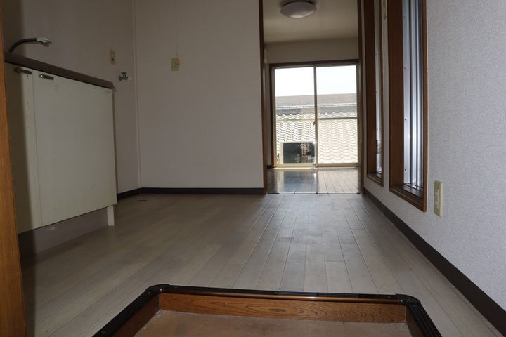 岡山県岡山市中区国富3(アパート)の賃貸物件の玄関