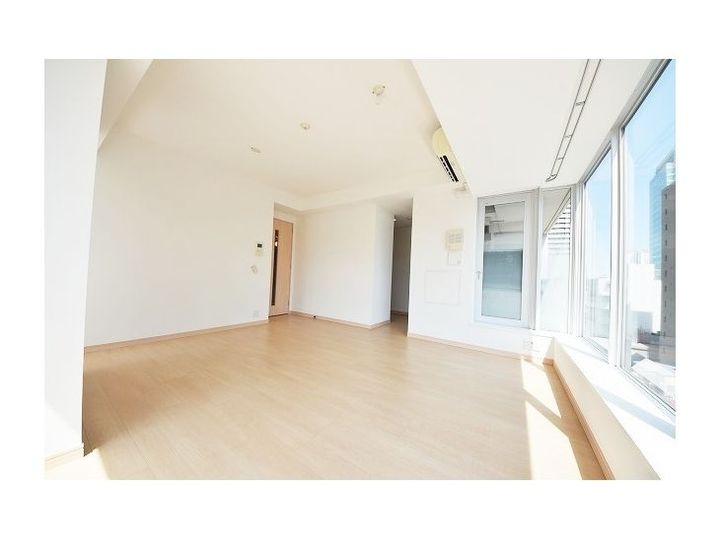 White Tower Hamamatsuchoの内装