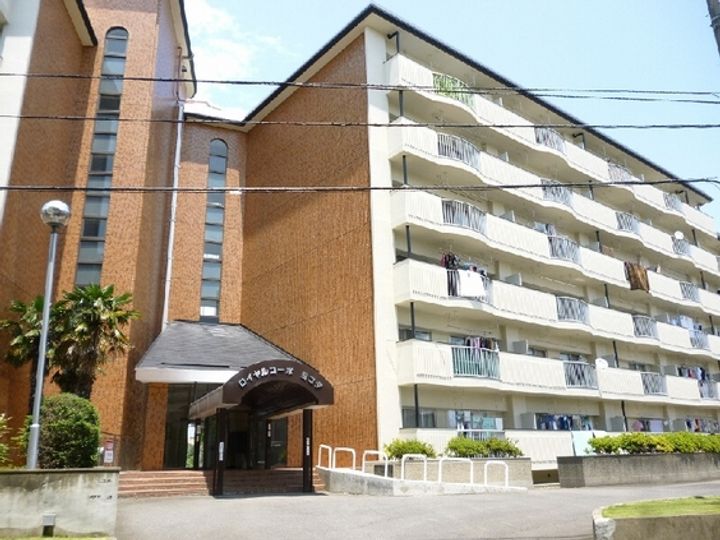 ロイヤルコーポヨコタの外観