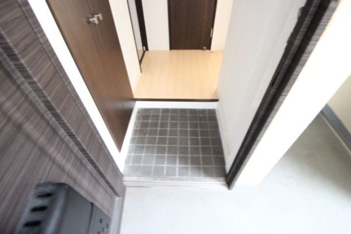 メゾン千田町の玄関