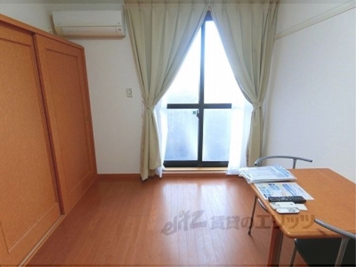 レオパレス蒲生の居間