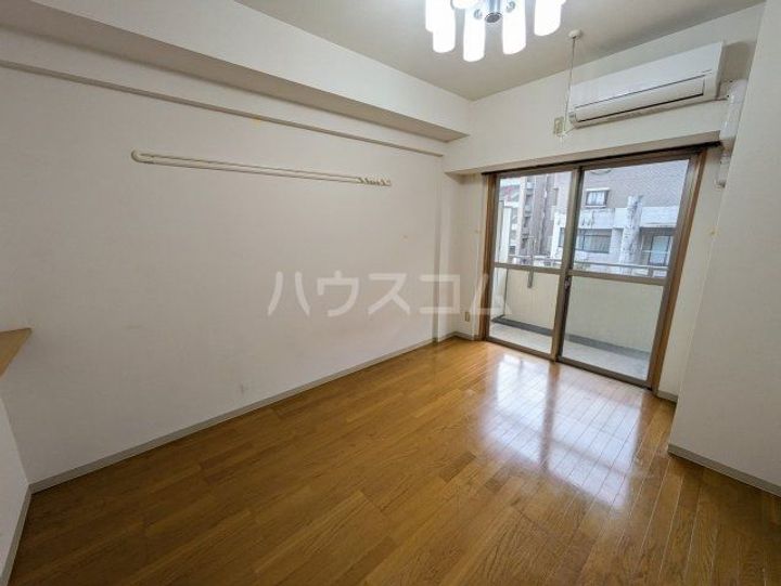 コンフォータブルの居間