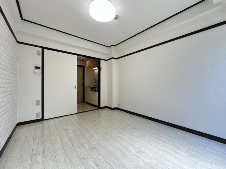 メゾンリファインの居間