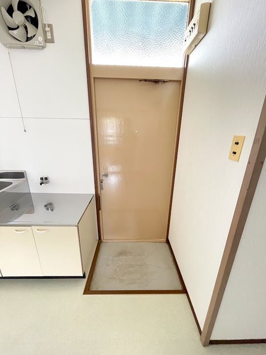 大西アパートの玄関