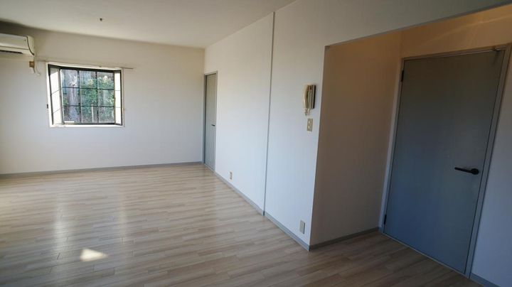 カサグランデB棟の居間