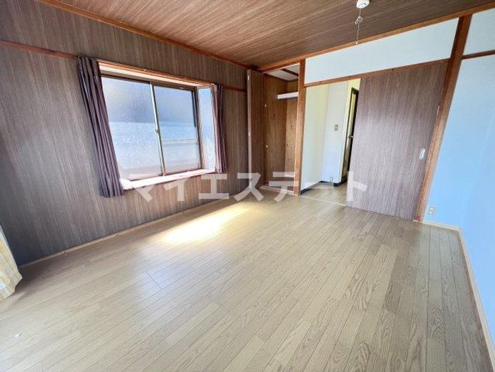 ハイツ森口Aの居間