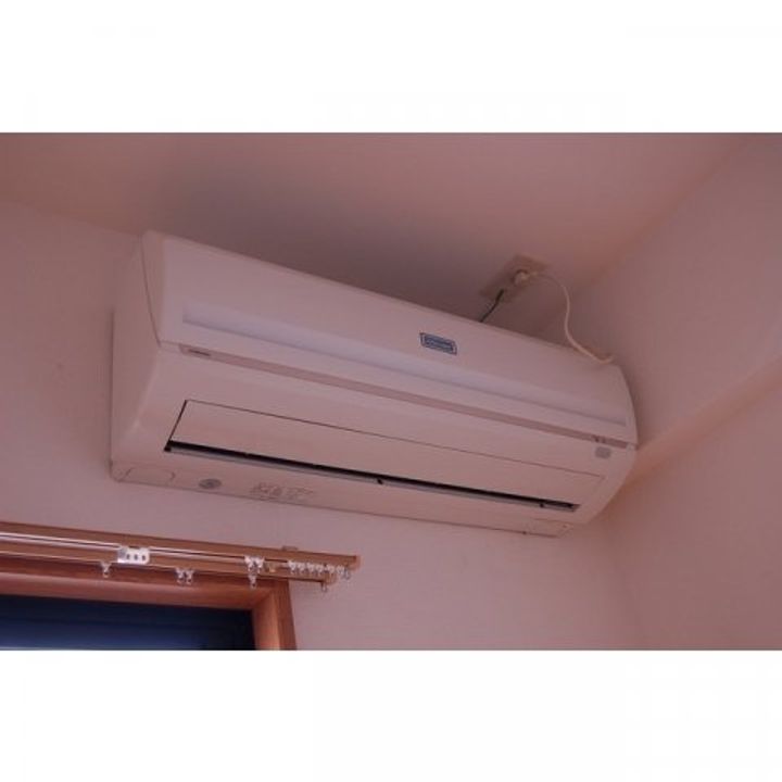 エッジ光の森の内装