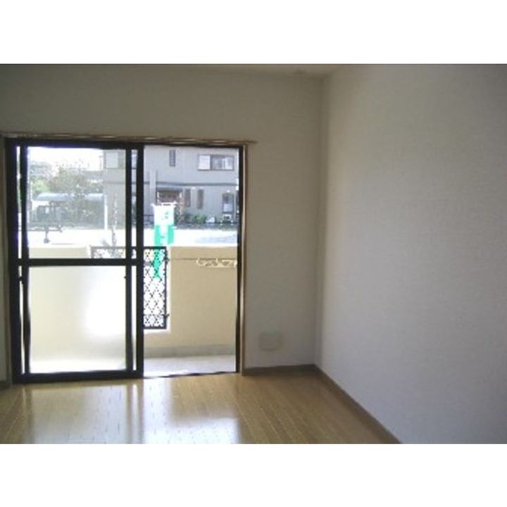 エッジ光の森の内装