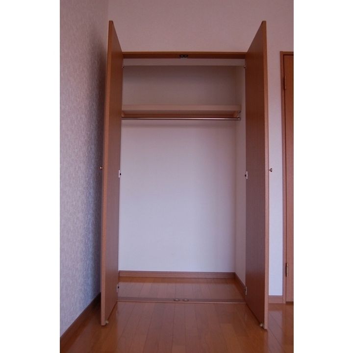 エッジ光の森の内装