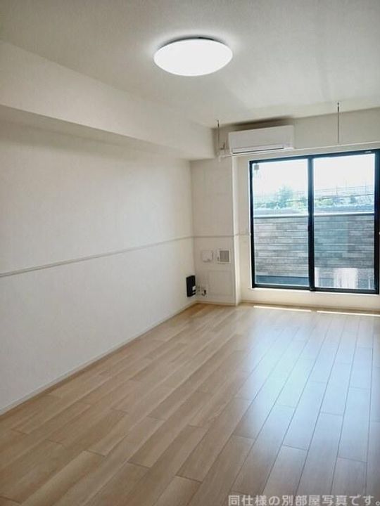 メゾン ミモザVの居間