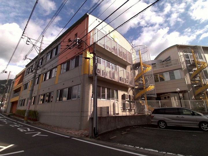 ボンセジュール霧ケ丘の周辺