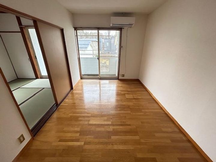 ハイツピュアの居間