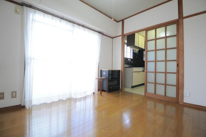 芸短コーポの居間