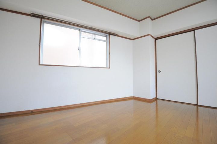 芸短コーポの居間