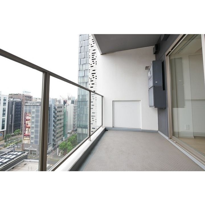 コンフォリア新宿イーストサイドタワーの地図