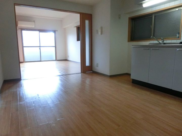 ビバーチェ平野町の居間