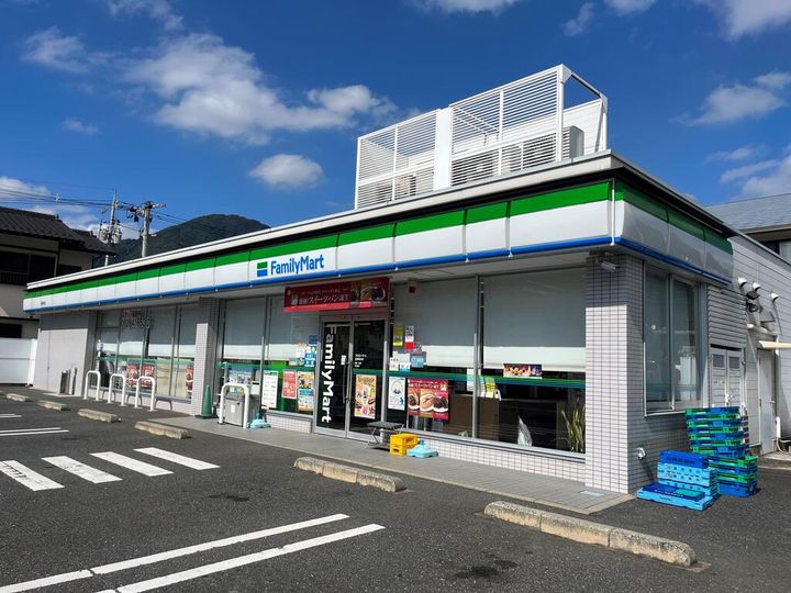 チエコビルの周辺