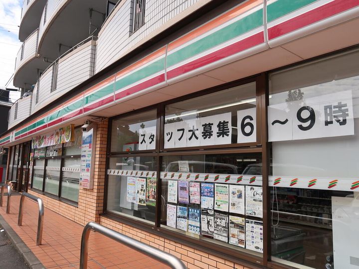 チエコビルの周辺