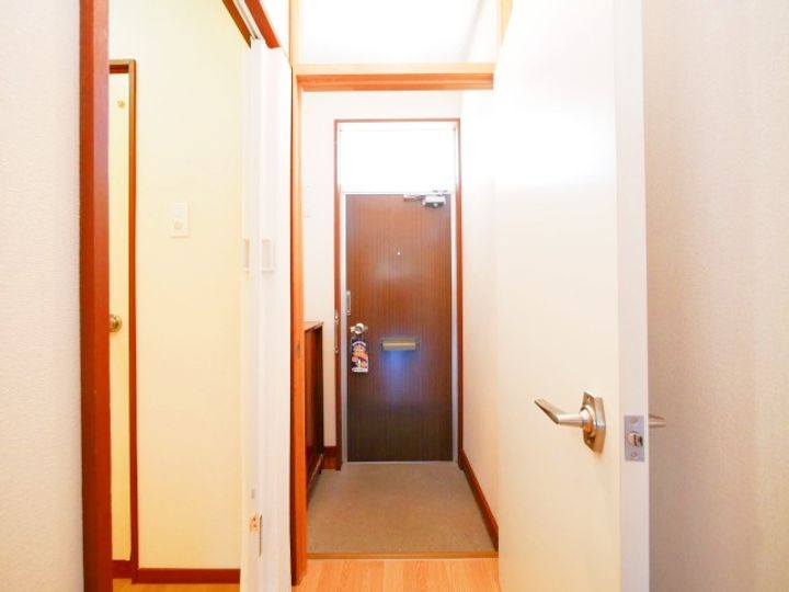 フラワーハイツの玄関