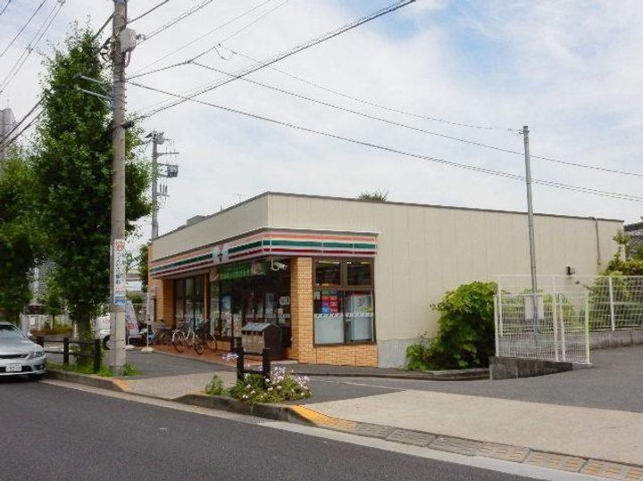 コートフロンティアの周辺