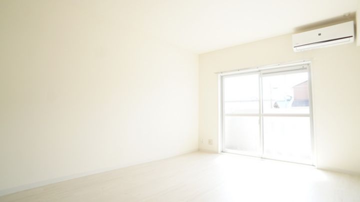 メゾンモンマルトル西古河の居間